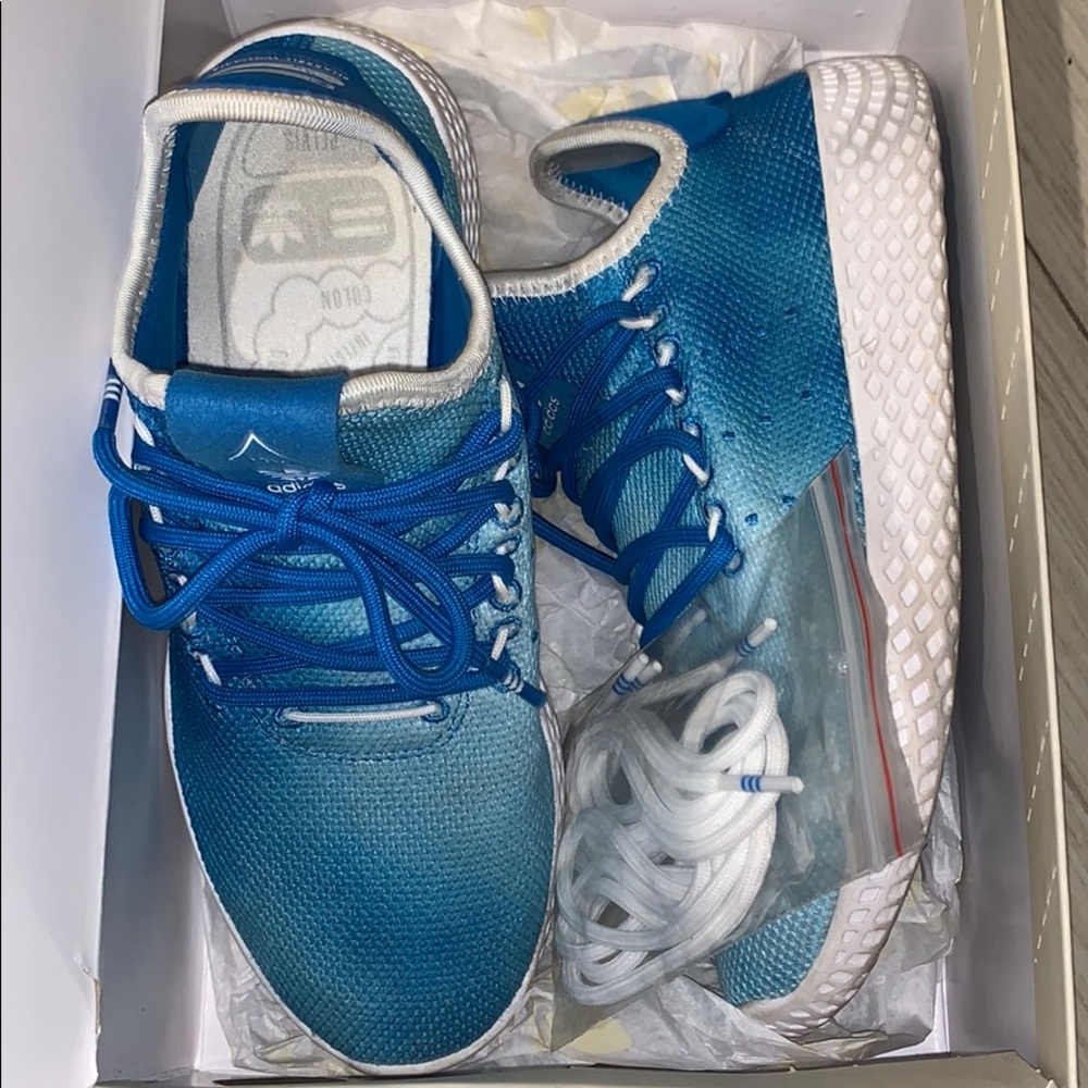 Adidas Sneakers